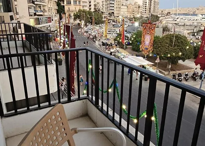 Sea Facing View Across The Valletta Area S2 Σλιέμα