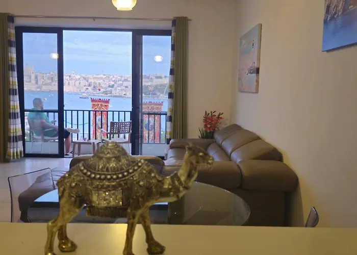 Sea Facing View Across The Valletta Area S2 Σλιέμα