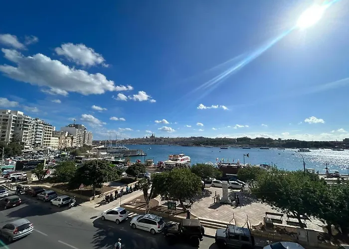 Sea Facing View Across The Valletta Area S2 Σλιέμα